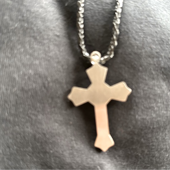 Men’s Silver Cross Pendant Necklace - Picture 3 of 5